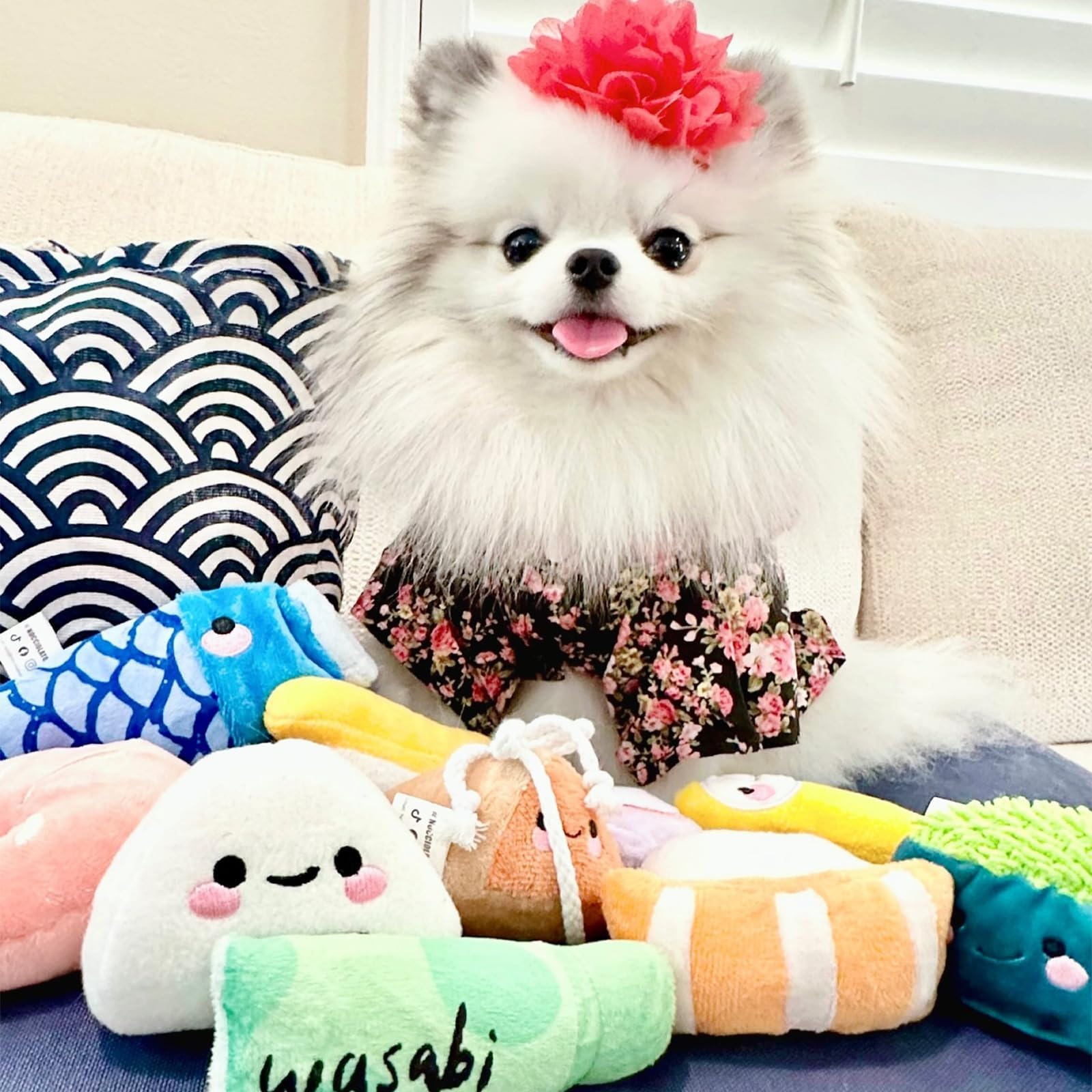 Nocciola 10 Piezas Juguetes de Sushi para Perros Pequeños, Peluches Divertidos con Bolsa, Juguetes de Perro de Peluche con Sonido para Perros Pequeños y Medianos, Premio de Cumpleaños para Perros