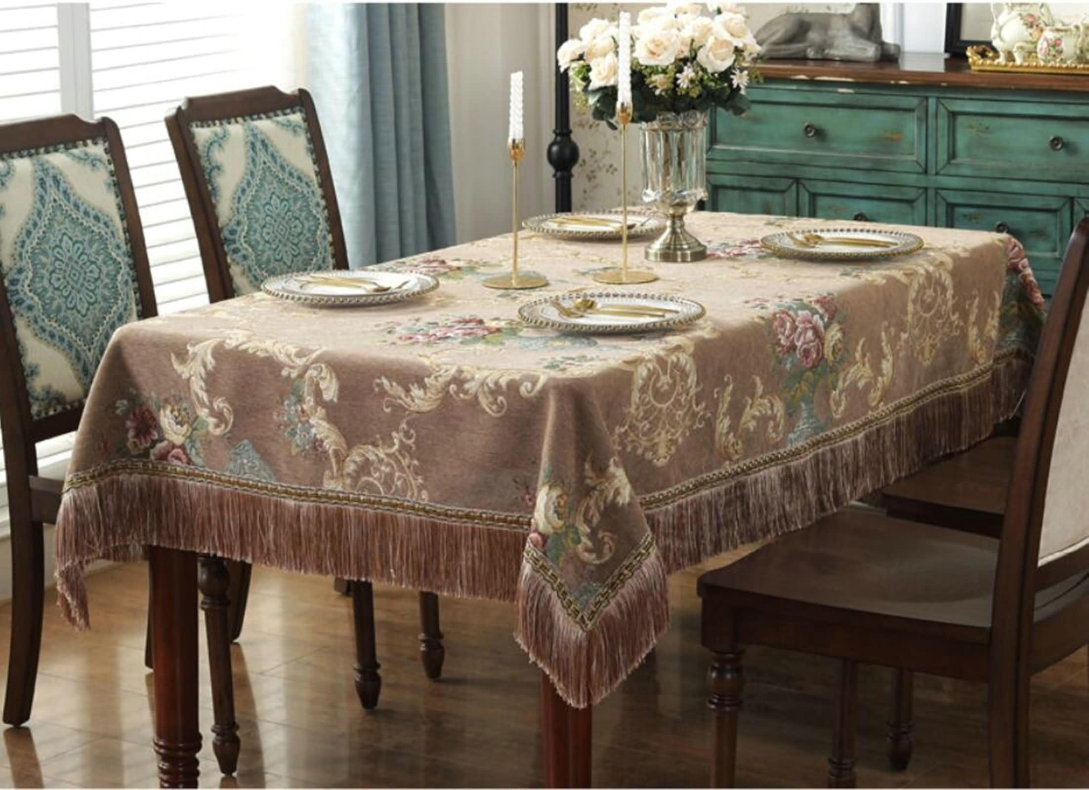 Nappe jacquard floral en chenille brune avec franges traditionnelles