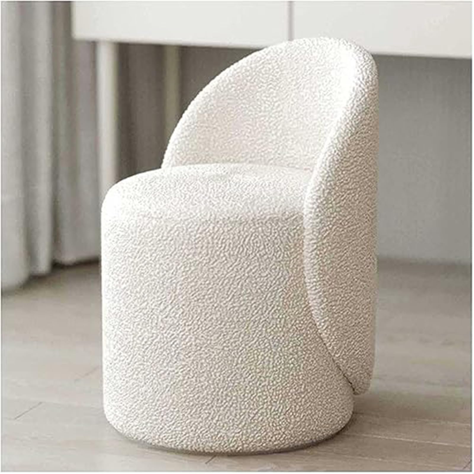 Sillón redondo de terciopelo de cordero para crear un rincón de lectura acogedor