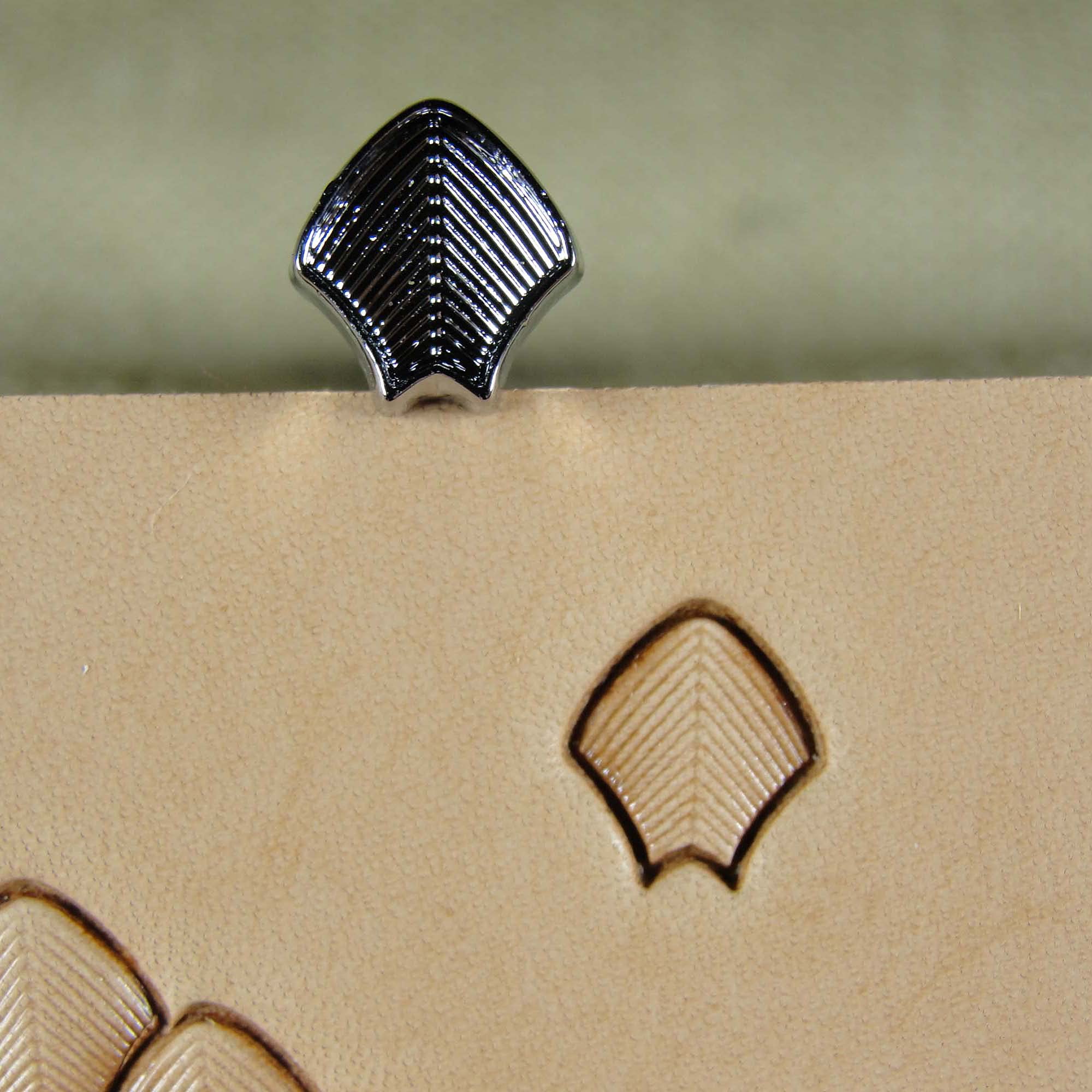 Pro Leather Carvers Leather Stamping Tool - Lined Dragon Scale Stamp, S721