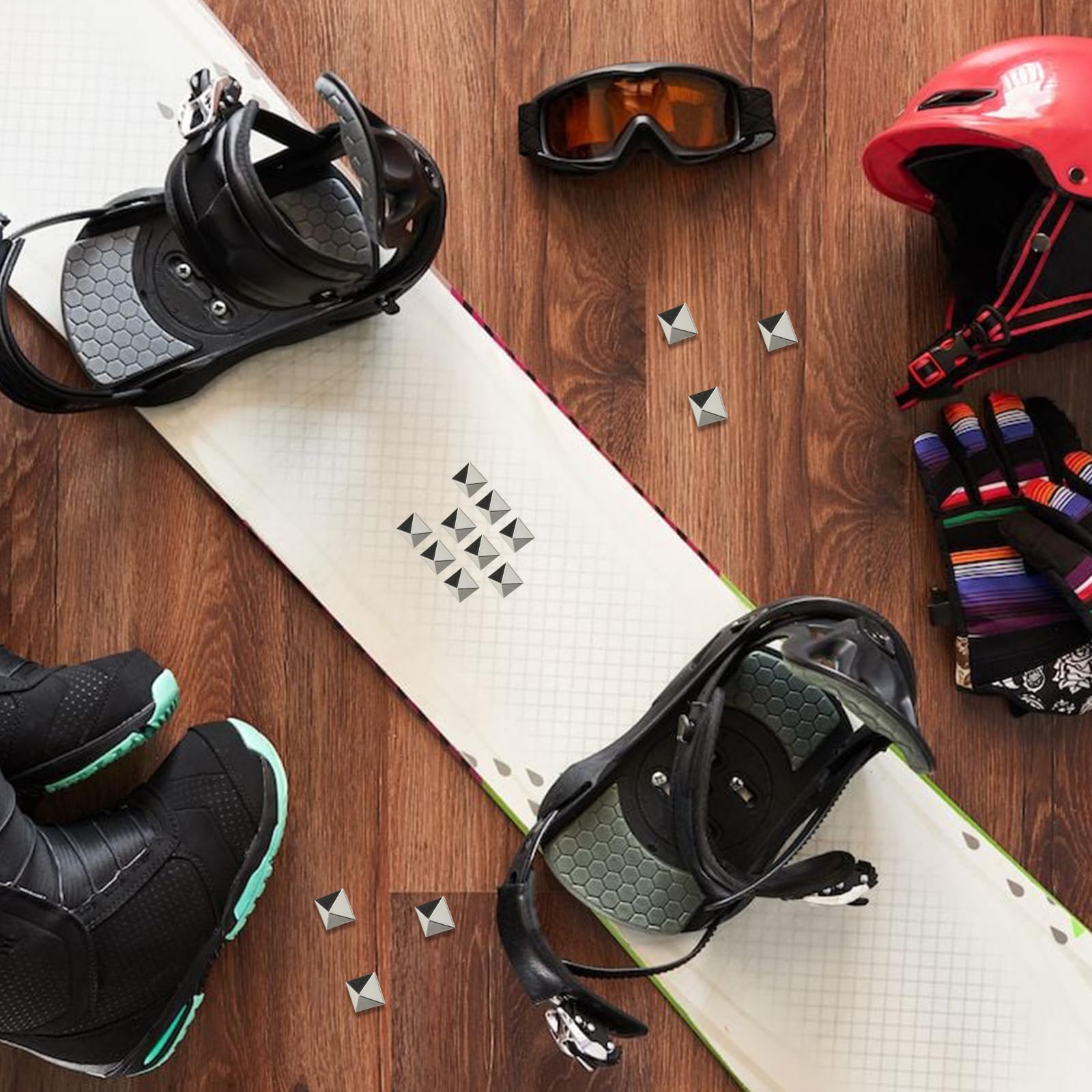 18 Pezzi Stomp Pad Snowboard, Pad da Snowboard, Pyramid Studs Pad Snowboard Antiscivolo, Tappetino Autoadesivo Per Sci, Snowboard, Offre Una Presa Aggiuntiva Durante Lo Snowboard Per Uomo E Donna