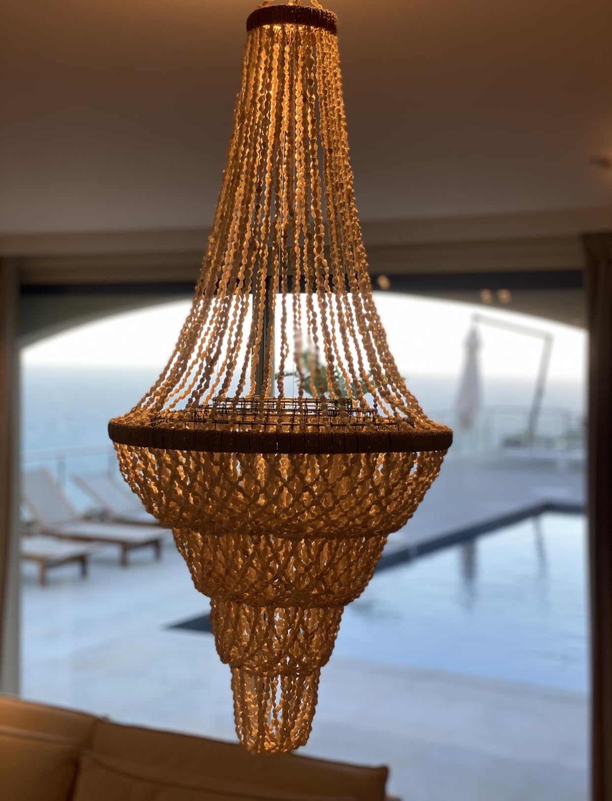 Générique Lustre Artisanal - Coquillage, Fait Main à Bali, Luminaire Décoratif – Suspension Bohème Balinaise – Éclairage Naturel & Élégant pour Salon, Chambre ou Terrasse