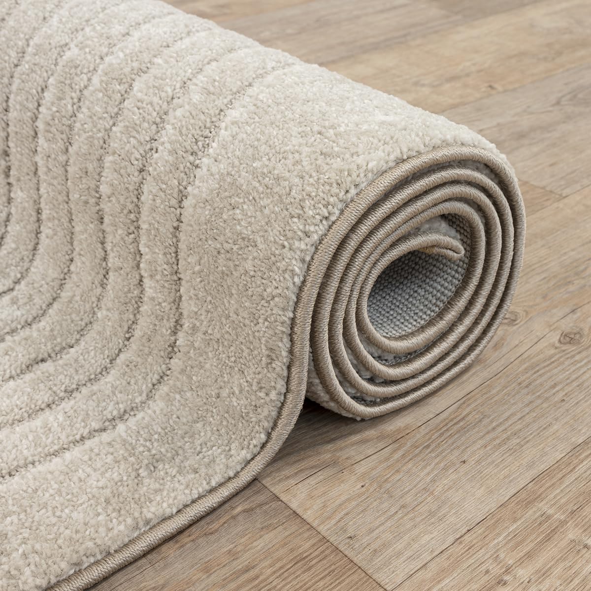 the carpet Elisa, Tapis Moderne de Salon, Design géométrique, Haute densité de Poil et agréablement Doux, Beige, 140 x 200 cm
