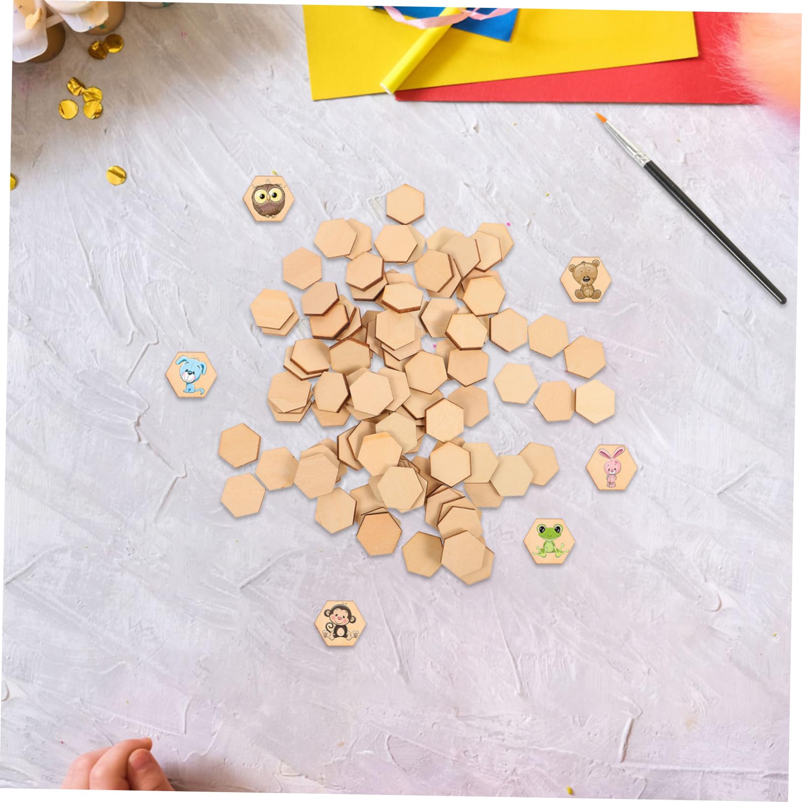 DOITOOL Decorazioni Natalizie Beige 100 Pezzi Esagonali in Legno Materiali Resistenti 20mm per Lavoretti Fai da Te Compleanni e Natale
