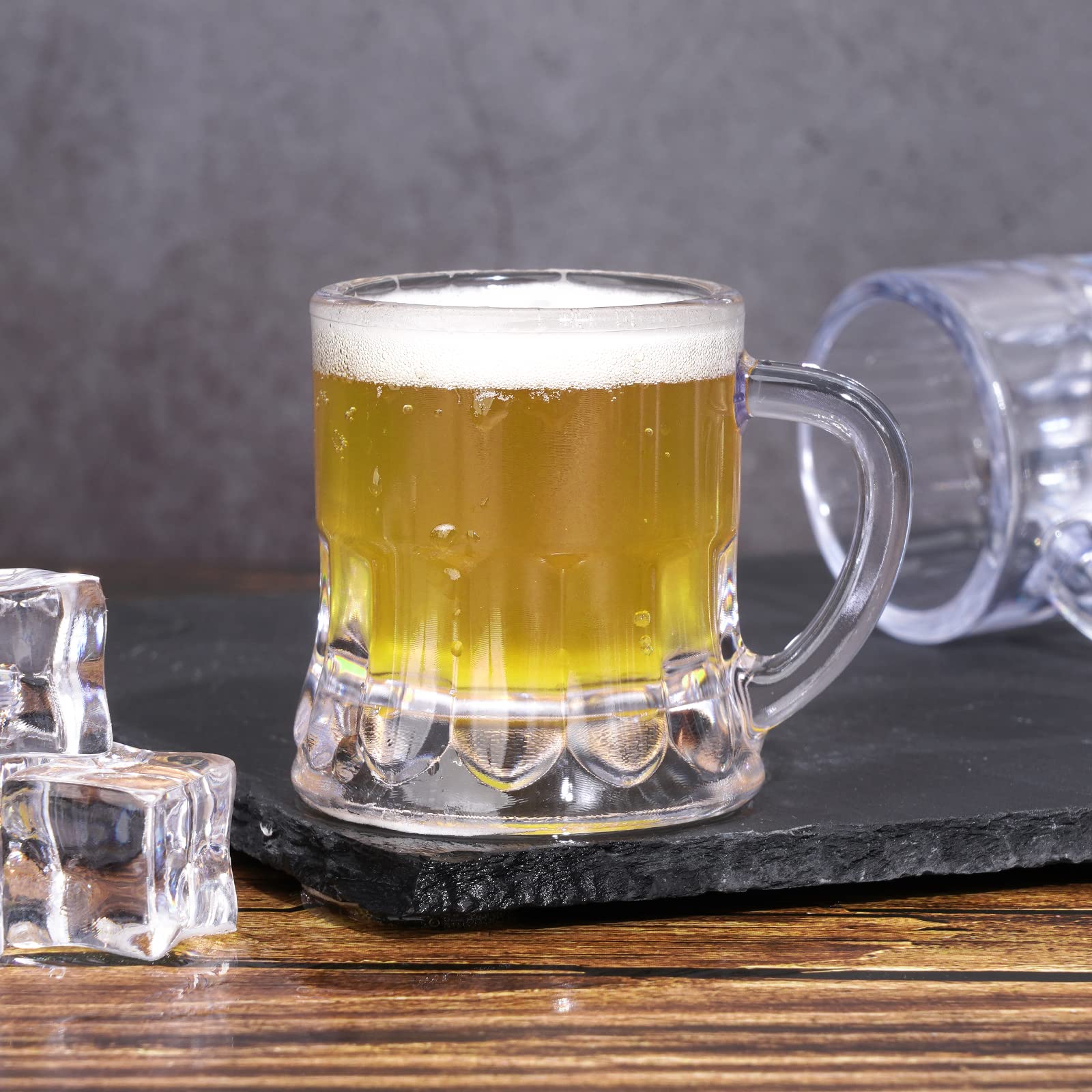 ZZYFGH Mini tazas de cerveza de plástico, 2 onzas, mini vasos de cerveza con asa para fiesta (juego de 12)