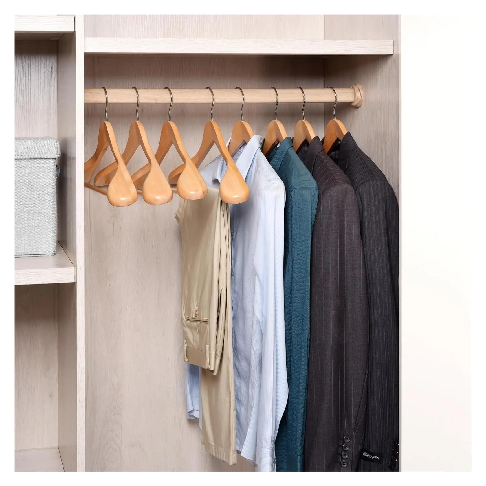 2 Stück breite Schulter-Kleiderbügel aus Massivholz mit glatter Oberfläche, geeignet for Pullover, Hosen und schwere Kleidung