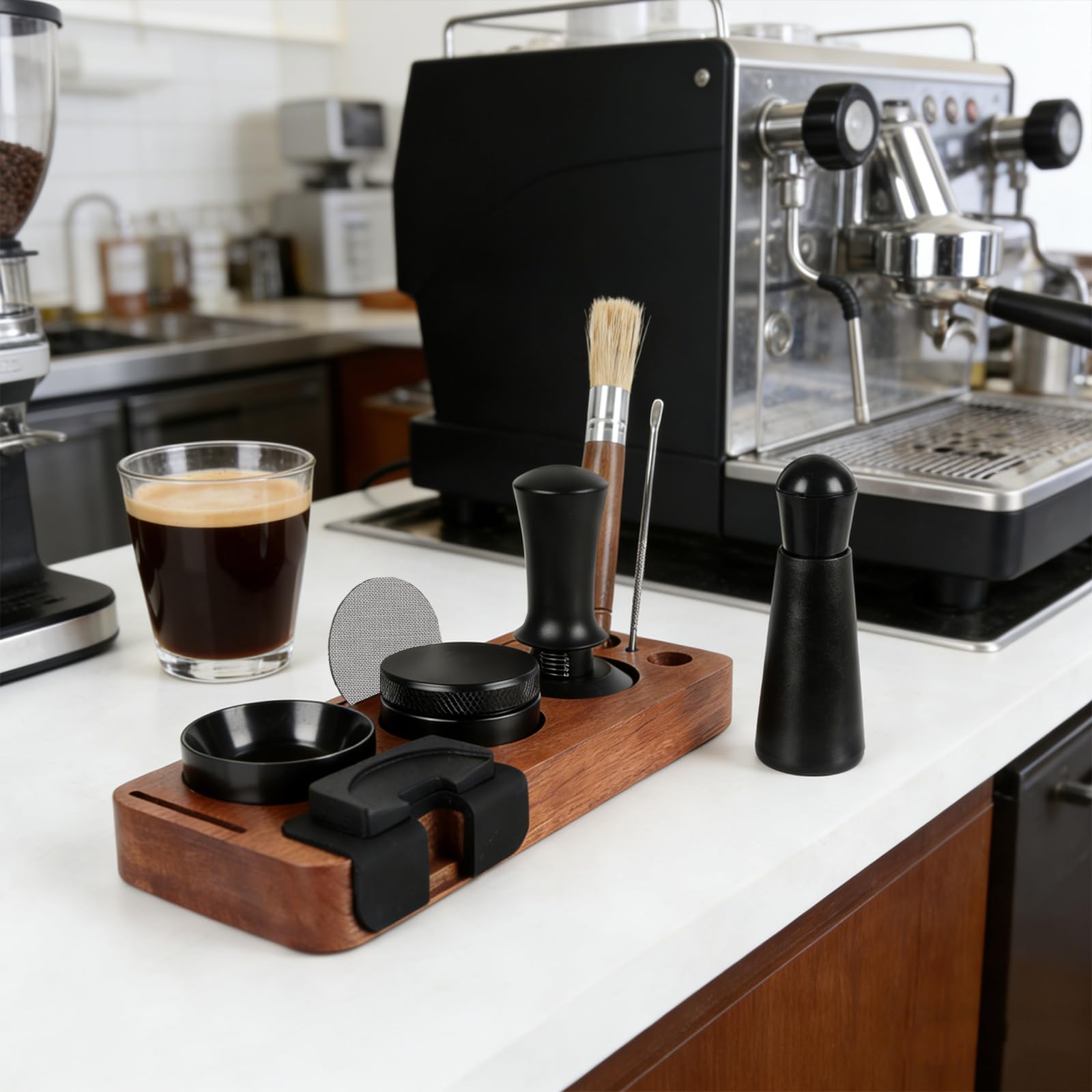 Kit Cafe Barista 51 mm, 8 Piezas Accesorios Cafetera con Tamper, Distribuidor, WDT Tool, Anillo Dosificador, Puck Screen, Tamper Station, Cepillo Limpiador y Latte Art Pen, Juego de Prensador de Cafe