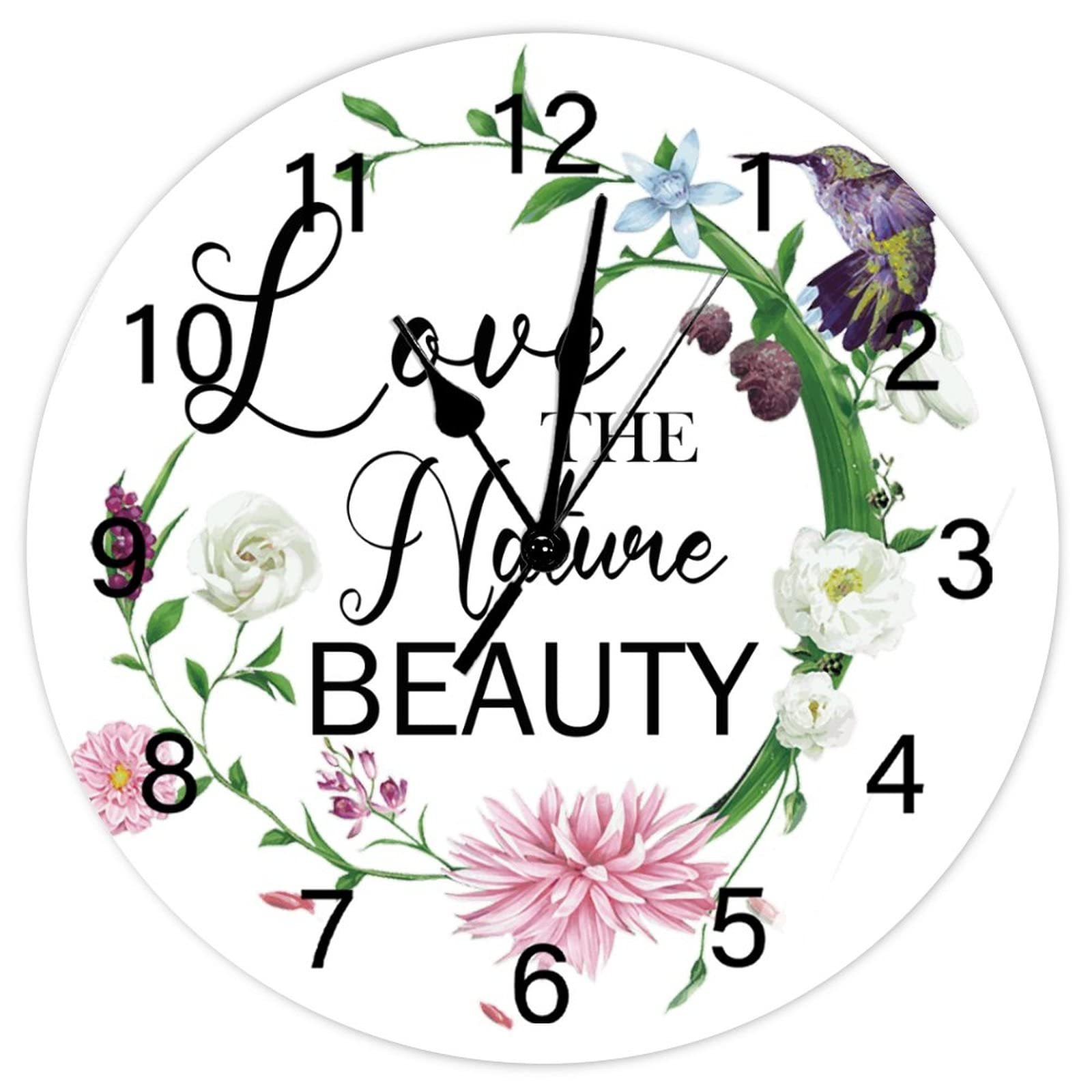 Horloge murale rétro avec fleurs pour une cuisine de campagne chaleureuse