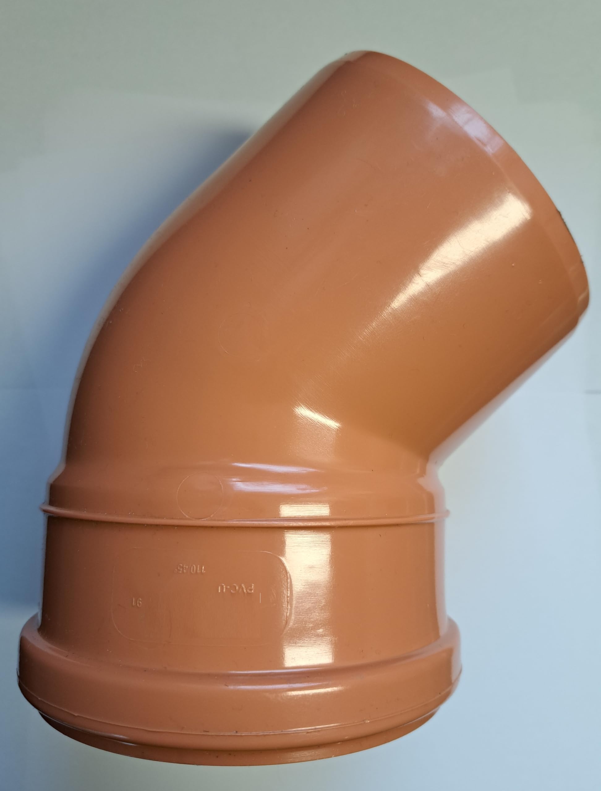 Tuyau de sol coudé 45° 110mm marron à fixation par pression pour vidange