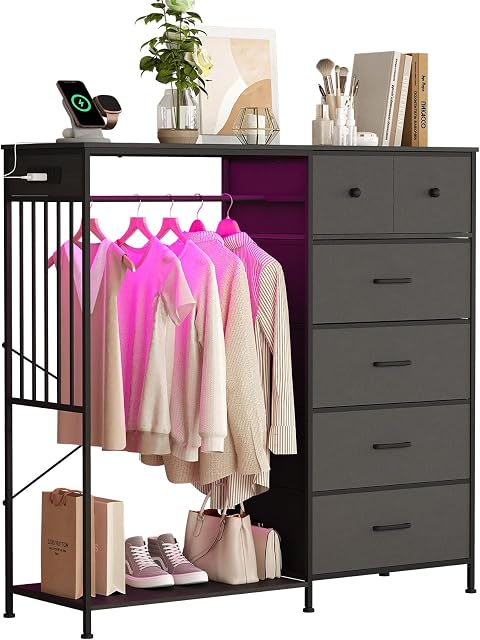 Commode 6 Tiroirs pour Chambre avec Rack Suspendu, Lumières LED et Station de Charge, Coffre de Rangement en Bois avec Station de Charge et Lumières LED, Panneau en Grille, Placard
