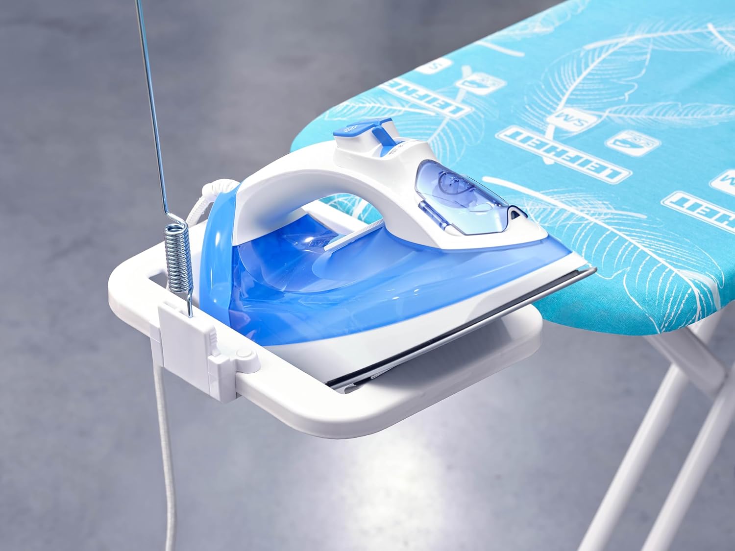 Leifheit Air Board Compact Ironing Board for Steam Irons, 120 x 38 cm - Medium