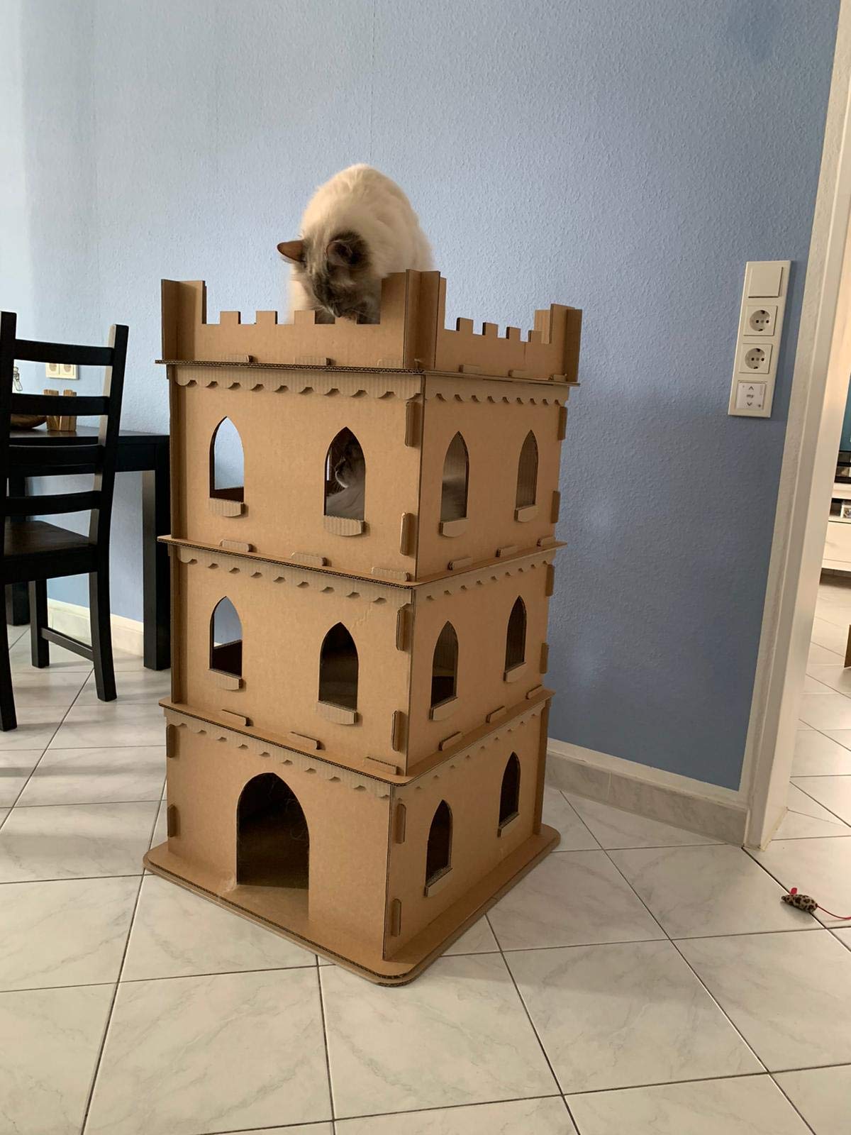 Katzenburg aus Wellpappe, Katzenhöhle, Katzenhaus, Katzenschloss, Katzenbedarf, Katzenkorb, Katzenvilla, Katzenliege, Katzenspielplatz, Katzenspielhaus, faltbar, Katzenbett