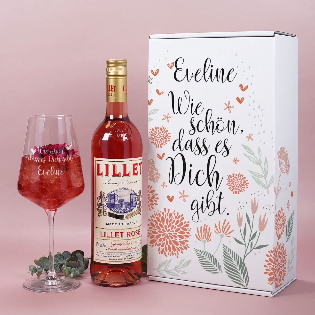 Herz & Heim® Geschenkset "Wie schön dass es Dich gibt" mit Geschenkbox, Weinglas und 1 Flasche Lillet/personalisiert Rosé