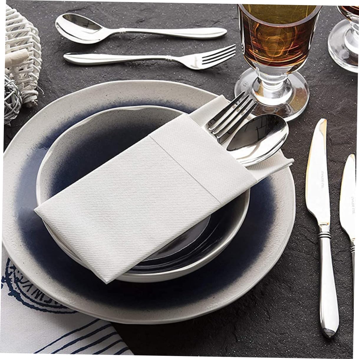 MAGICLULU 50pezzi Tovaglioli da Imballaggio Usa e Getta di Tovaglioli da Tavola per Barbecue Picnic Viaggi e Altre Occasioni Materiale di Buona Qualità Resistente e Pratico