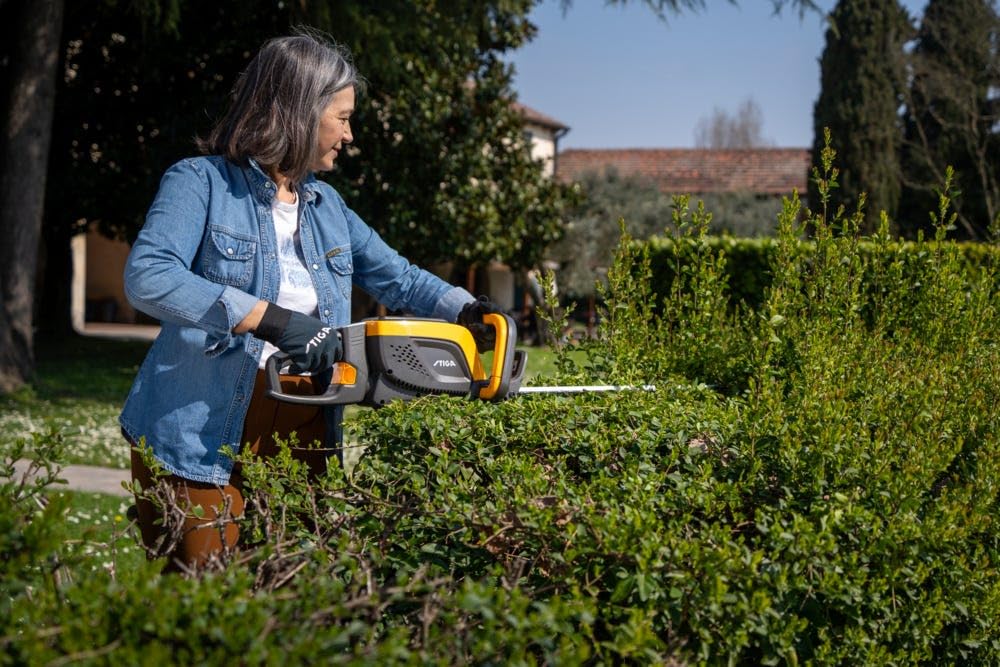 STIGA HT 500e Tagliasiepi A Batteria, 48 V (Batt. Non Incl.), Lama 58 cm – Impugnatura Girevole 180°, Lame Doppia Azione – Per Siepi e Cespugli