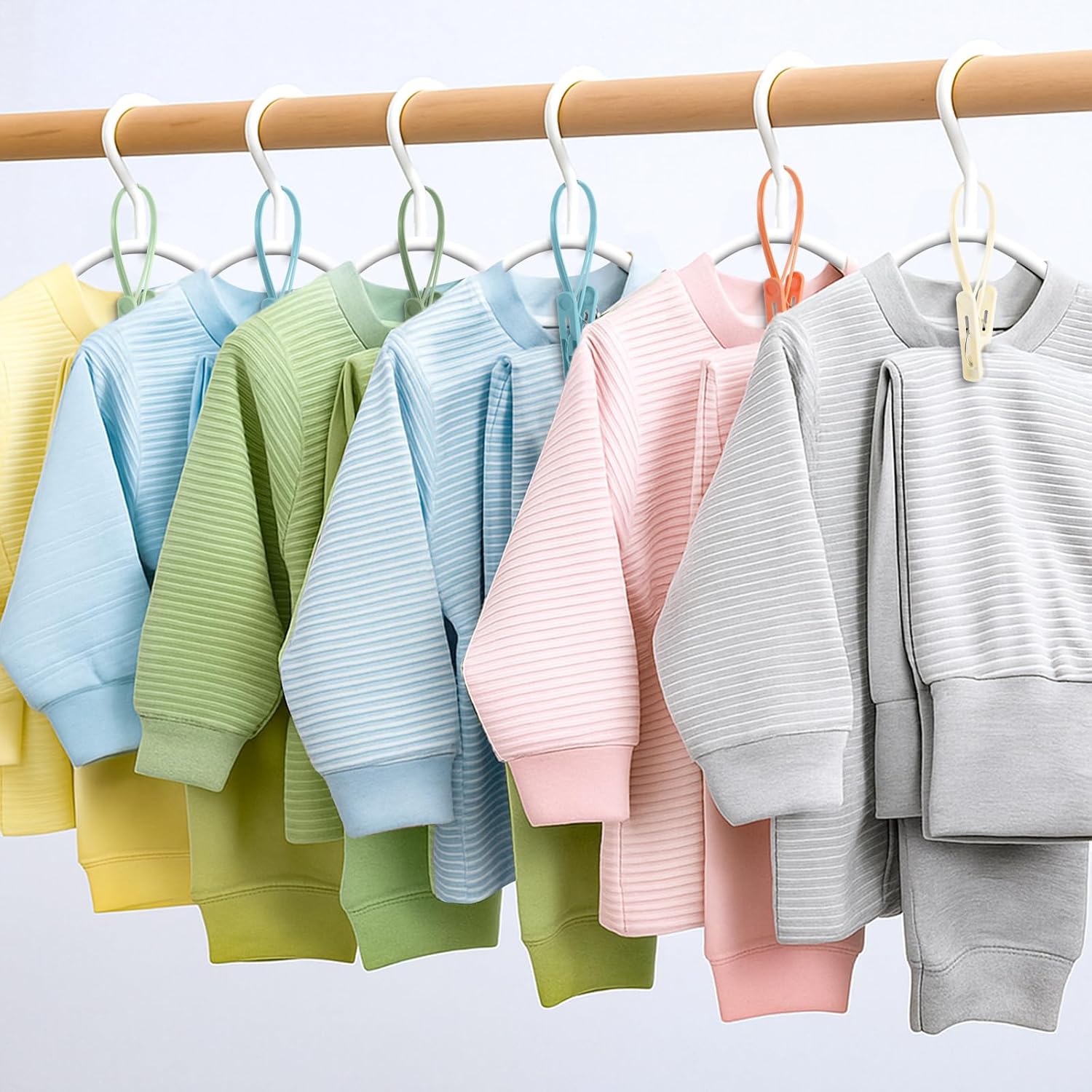 eydak Multi-pose Laundry Hooks Hanging Clips Bulk with Plastic Rope