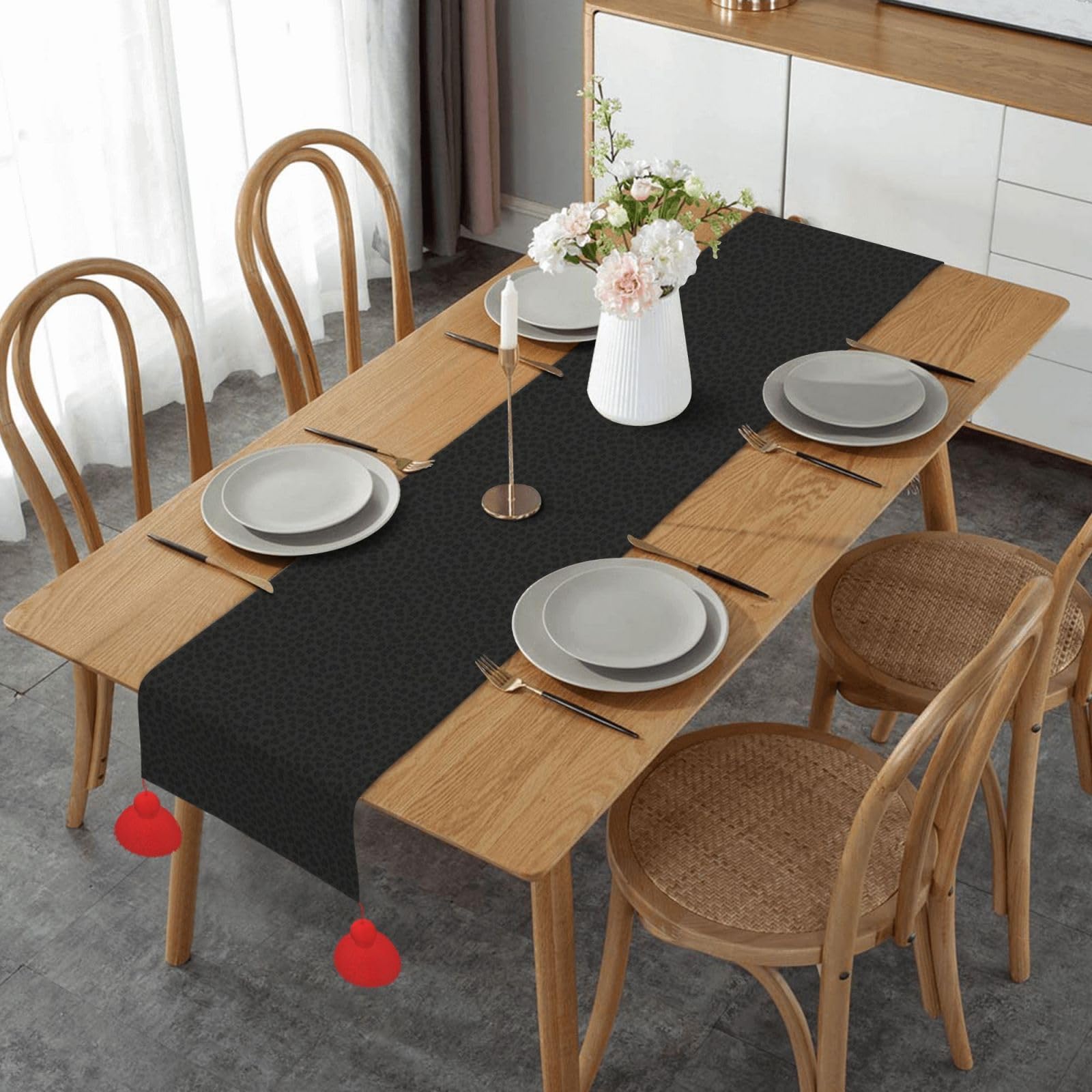 Chemin de table léopard chic à pompons, décoration textile haut de gamme pour commode