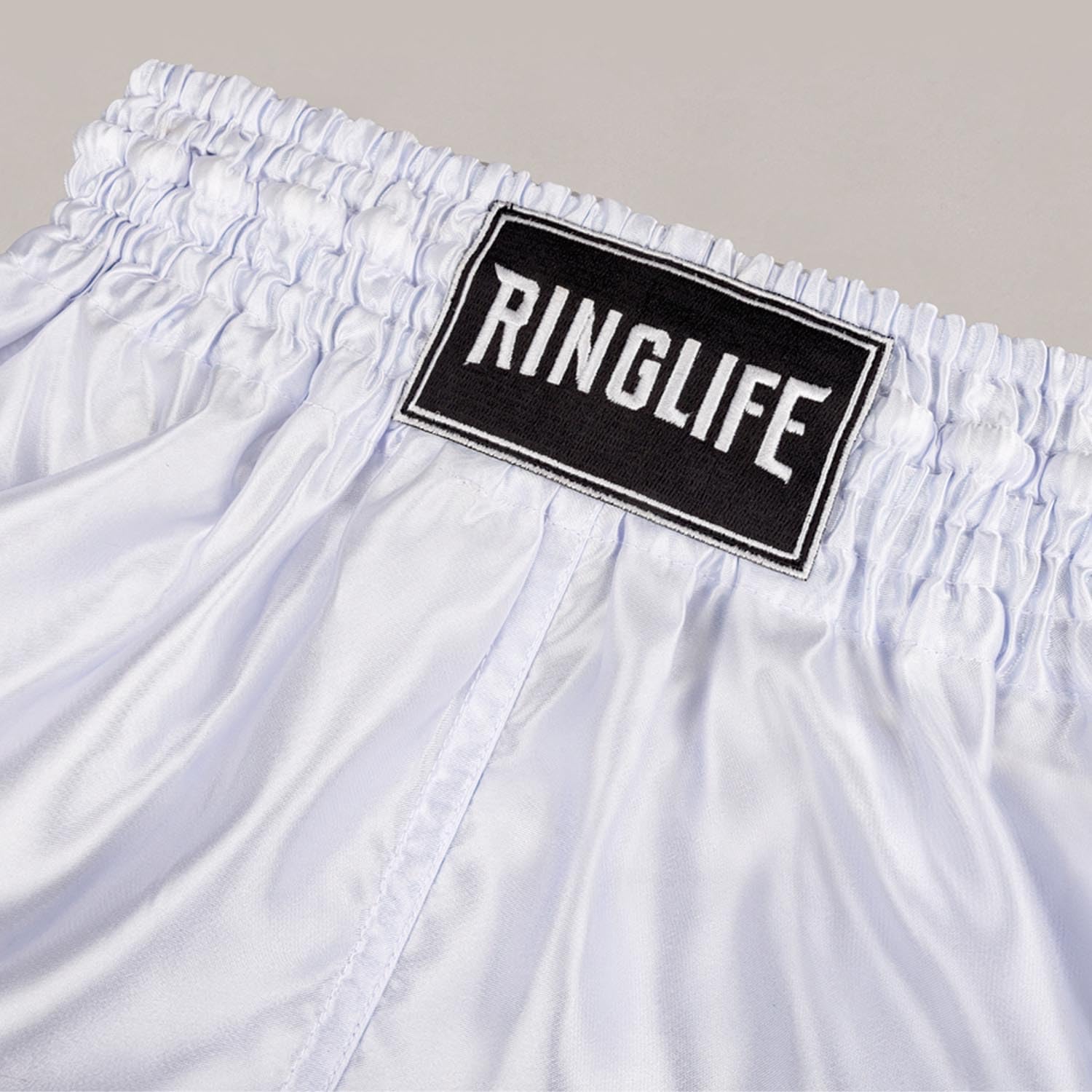 Muay Thai Shorts, Core, Weiß, Kickboxhose für Training & Wettkampf, Thaibox Shorts Satin, Atmungsaktiv, Langlebig, Kampfsporthose für MMA, K1, Boxen, Thai Boxen