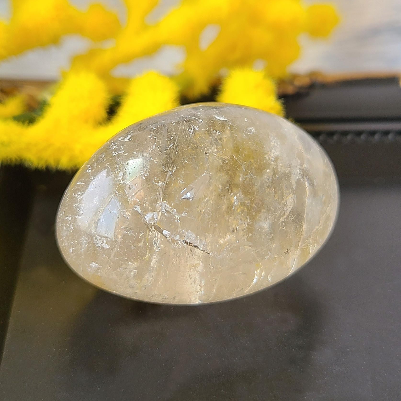 Amazon.co.jp: 水晶 握り石 47g 現物販売 金色巾着付 水晶 握り石 握り