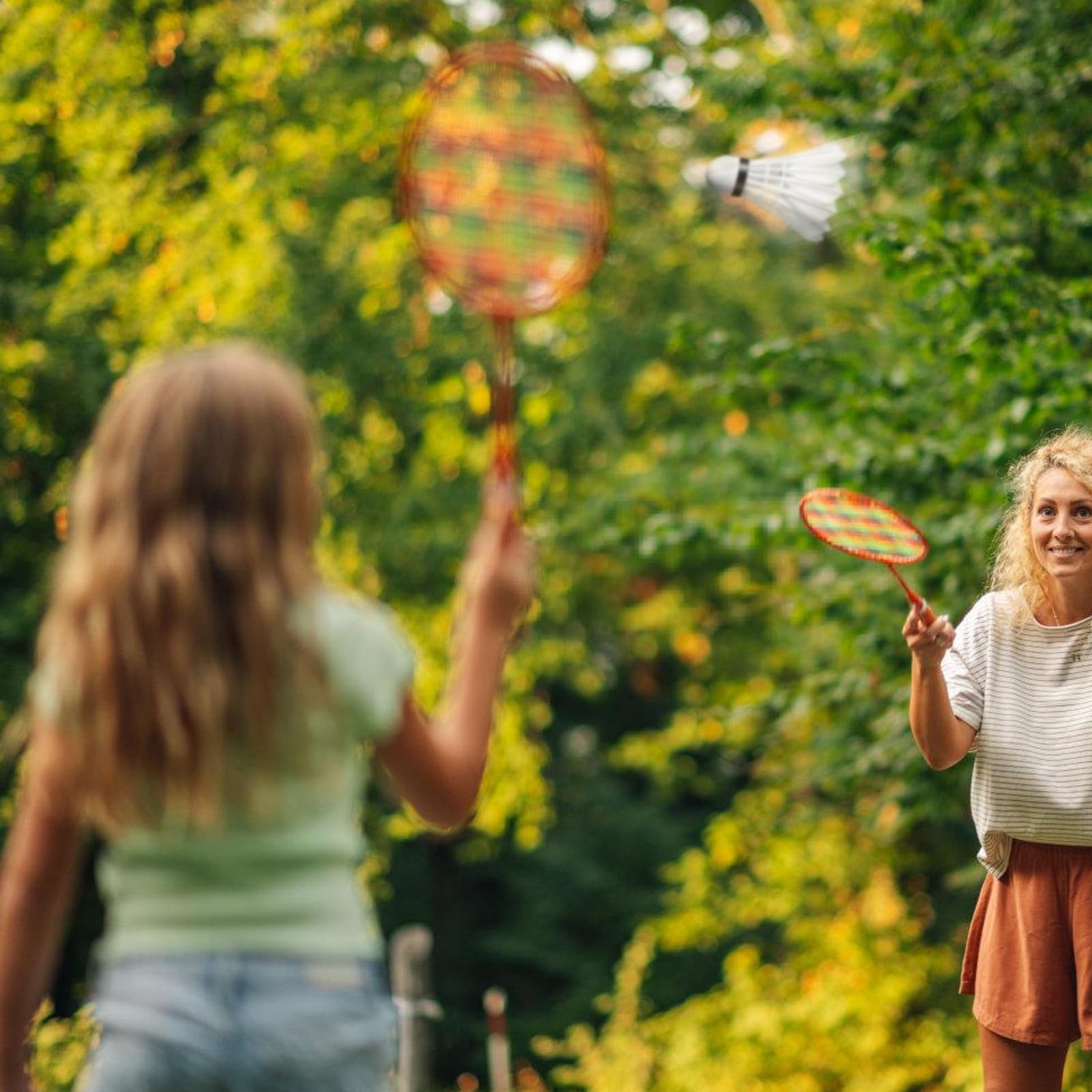 Nizirioo Lot de 12 balles de badminton : volants en plumes d'oie avec tête en liège, entraînement sportif à haute vitesse pour le jardin, volant de badminton en plume d'oie pour le sport extérieur et
