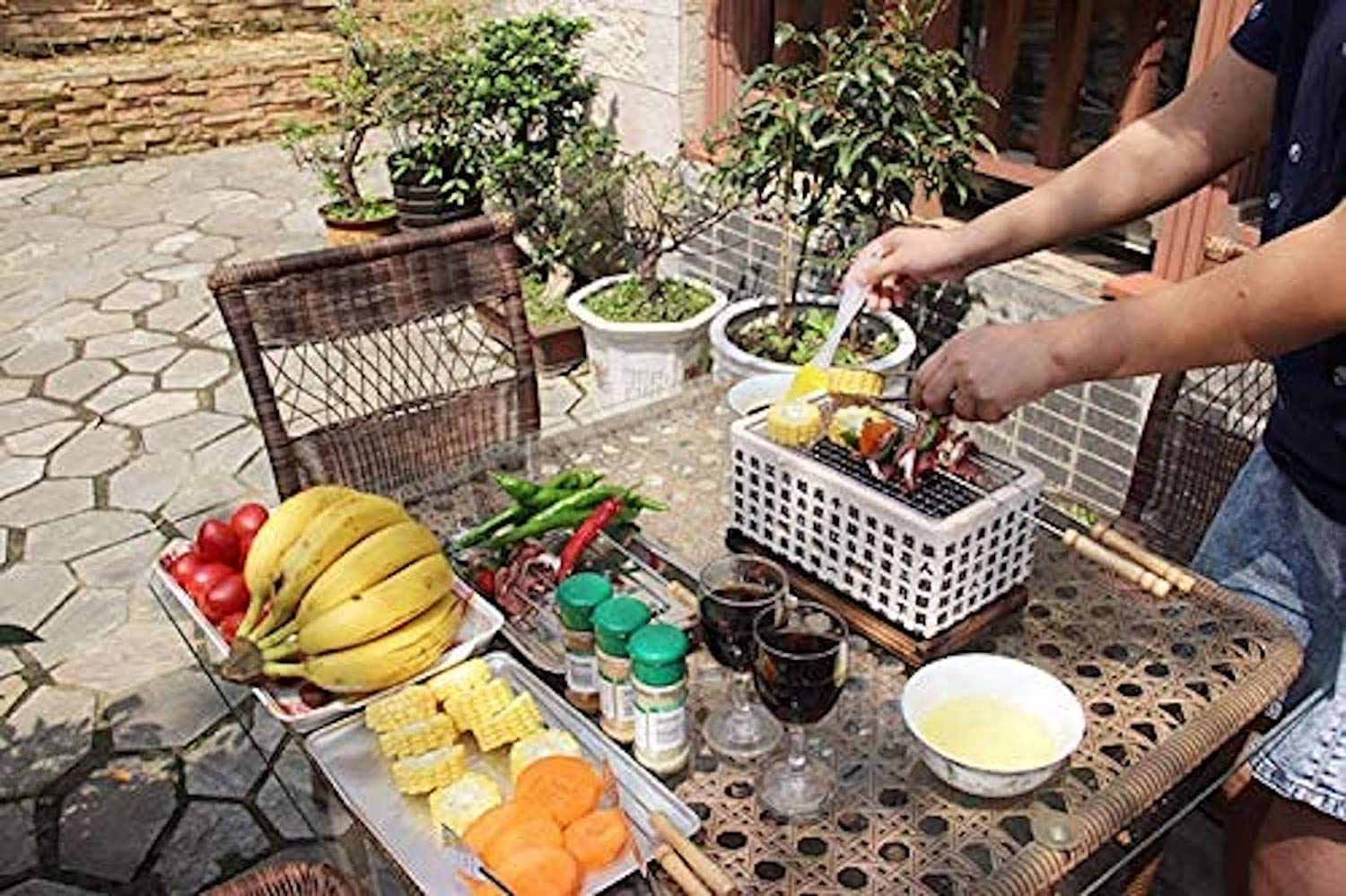 Grill na biurko, grill węglowy, z grillem siatki drucianej i drewnianą podstawą,Grill ogrodowy