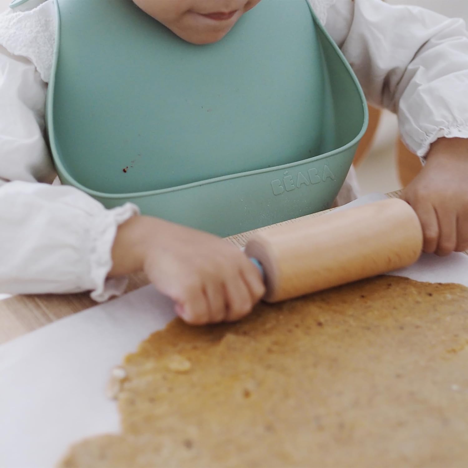 Beaba Silicone Baby Bib, Baby Bibs with Baby Food Catcher, Baby Boy Bibs Baby Girl Bibs, Baby Essentials for Feeding, 2 Pack