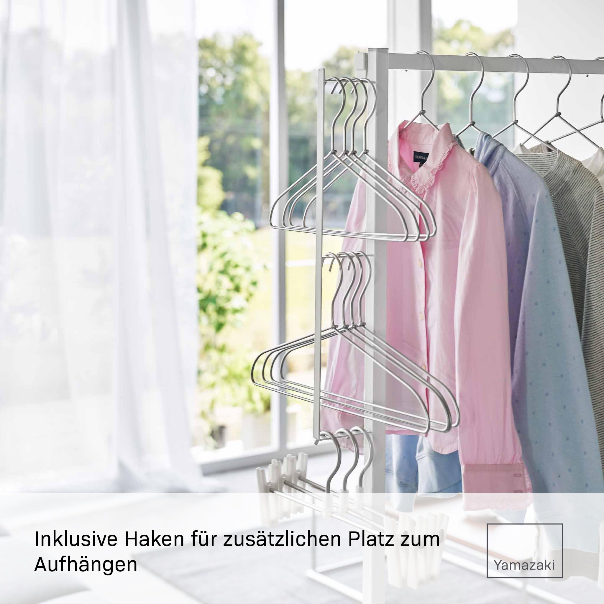 YAMAZAKI Tower Klappbarer Zweistangen-Wäscheständer, schwarz | Stahl, Für den Innenbereich, Cleveres Eckdesign, Zusätzliche Haken, 25 x 278,6 x 142 cm, Japanisches Design