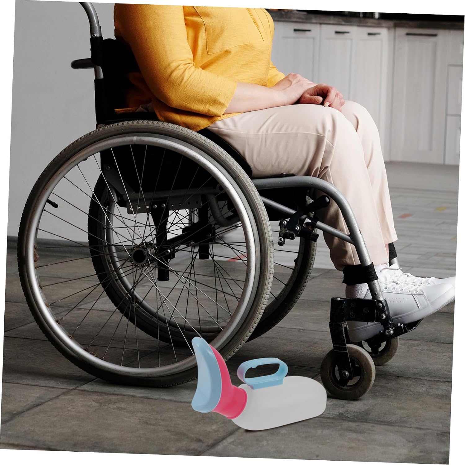 Portable Female Urinal Bottle Soft Mouth with Lid Convenient Reusable Urine Container for Elderly Women Travel Camping Hospital Use