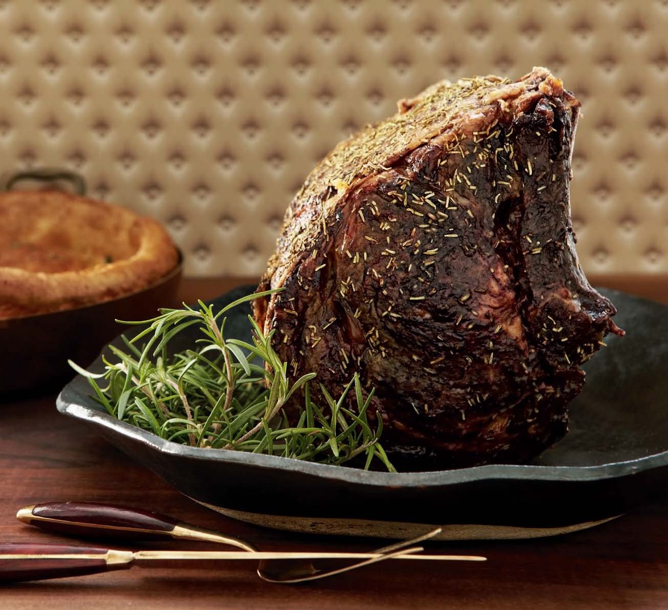 Sunday Roasts: A Year's Worth of Mouthwatering Roasts, from Old-Fashioned Pot Roasts to Glorious Turkeys, and Legs of Lamb