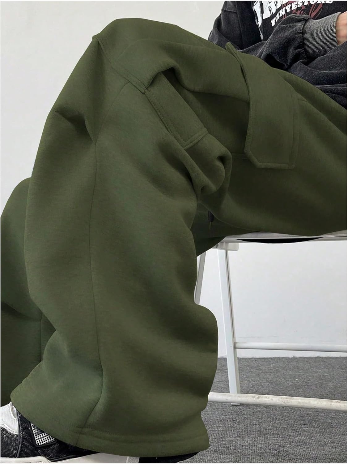 GORGLITTER Men's Cargo Baggy Sweatpants Drawstring Elastic Waist Wide Leg Sweatpants - Image 4