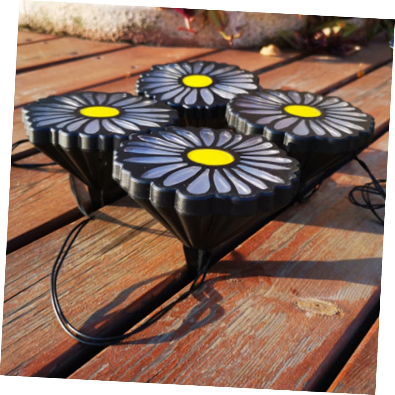 Luce Solare da Giardino a Crisantemo, Inserto Nero in Plastica Resistente