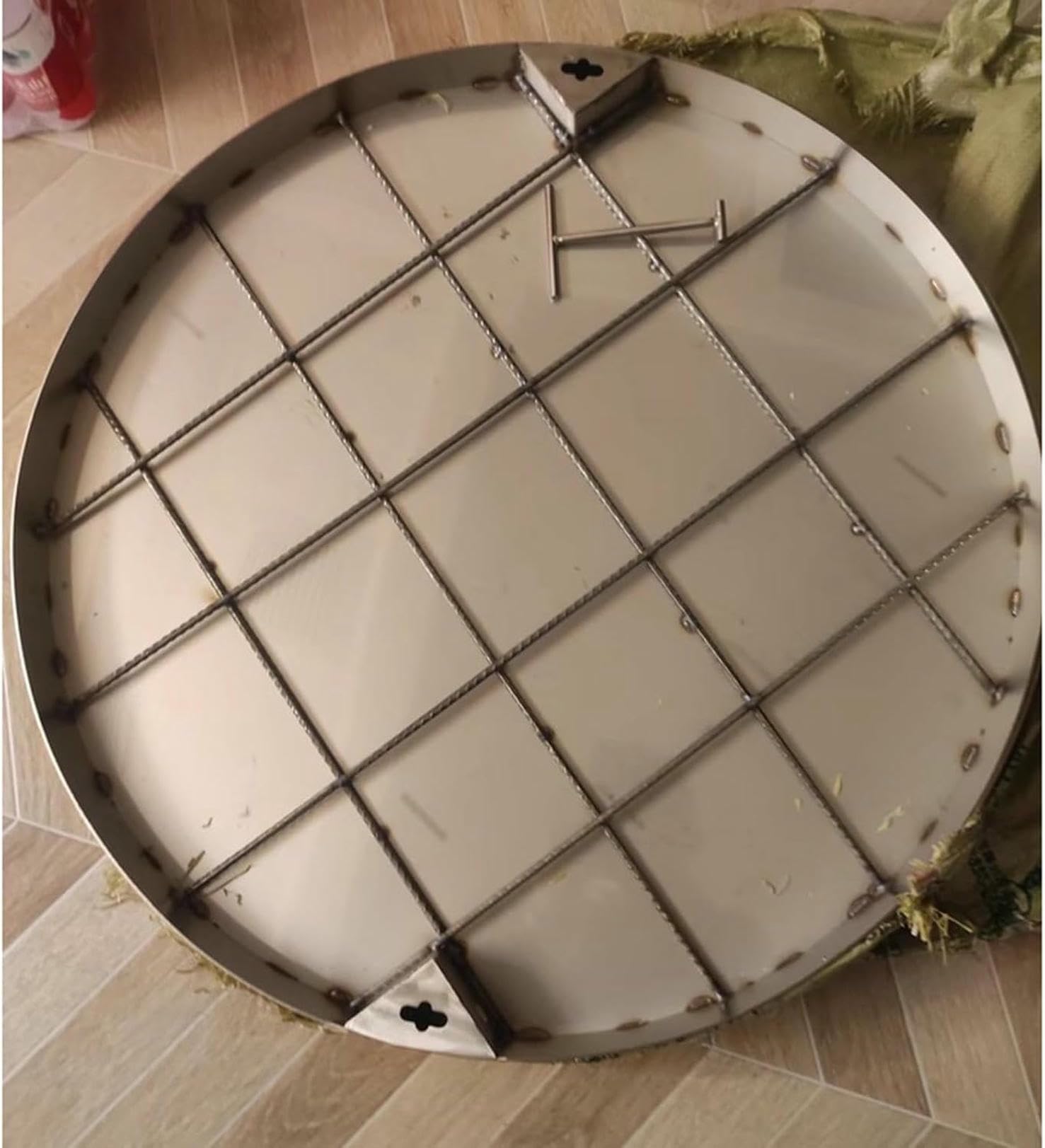 Tapa de tanque séptico metálica para evitar hundimientos en estacionamientos