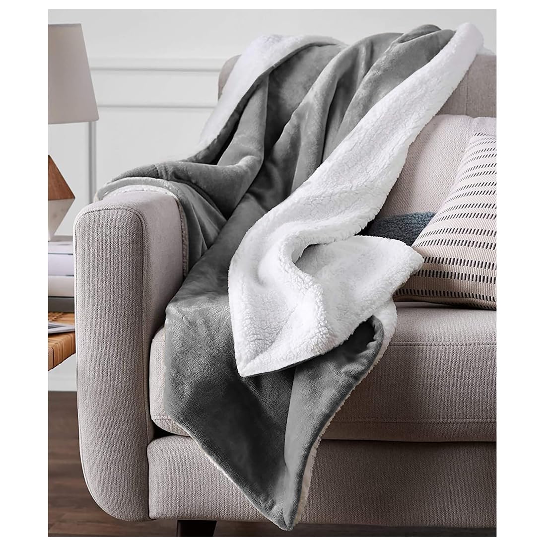 AAcomoda Textil - Manta Sedalina y Borreguito Extra Suave para Invierno. Manta Cálida, Ligera y Transpirable para Cama. Mantita Lisa Reversible de Sofá, Sillón y Viaje. (Gris Claro, 160x200 cm)