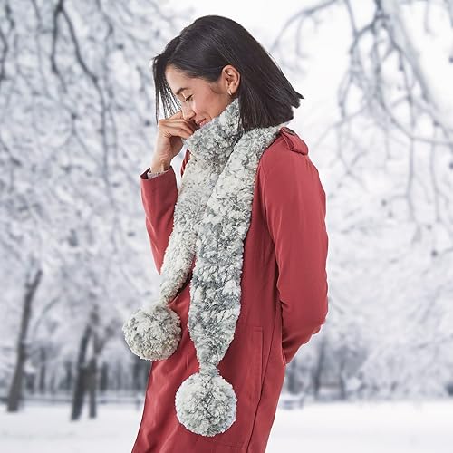 Miniatura 4 de Crafted By Catherine Ovillo de piel sintética para alta costura, paquete de 2 (54 yardas cada madeja), color verde claro, calibre 6 súper voluminoso