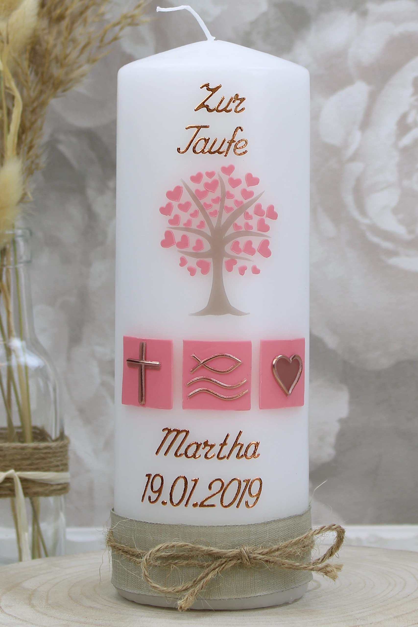 Taufkerze Martha Junge oder Mädchen mit Name und Datum, individuell und handverziert 1293, Größe:ca. 30x7 cm