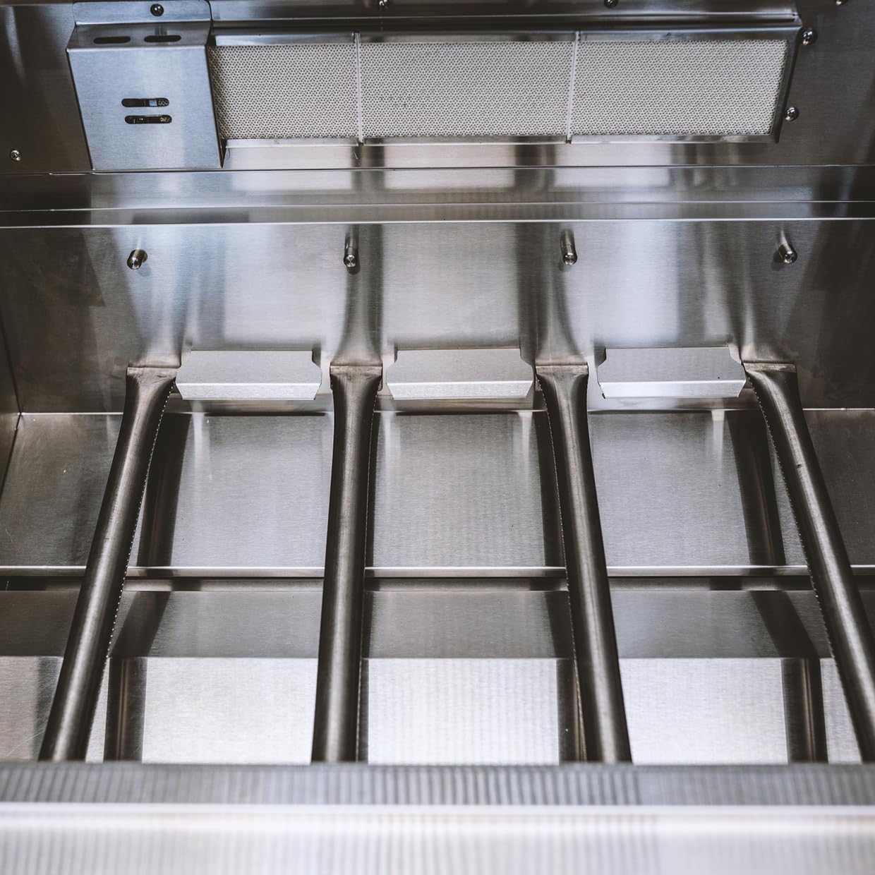 GORILLER® SG213 - Cuisine extérieure - en acier inoxydable/argent, incl. rôtisserie et housse de protection contre la pluie