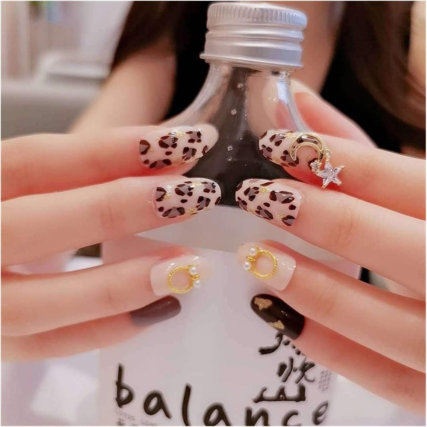 人気 24ピースヒョウパターンフルカバーラウンドヘッドフェイクネイルムーンスターデザイン偽の 人気 24ピースヒョウパターンフルカバーラウンドヘッドフェイクネイルムーンスターデザイン偽の