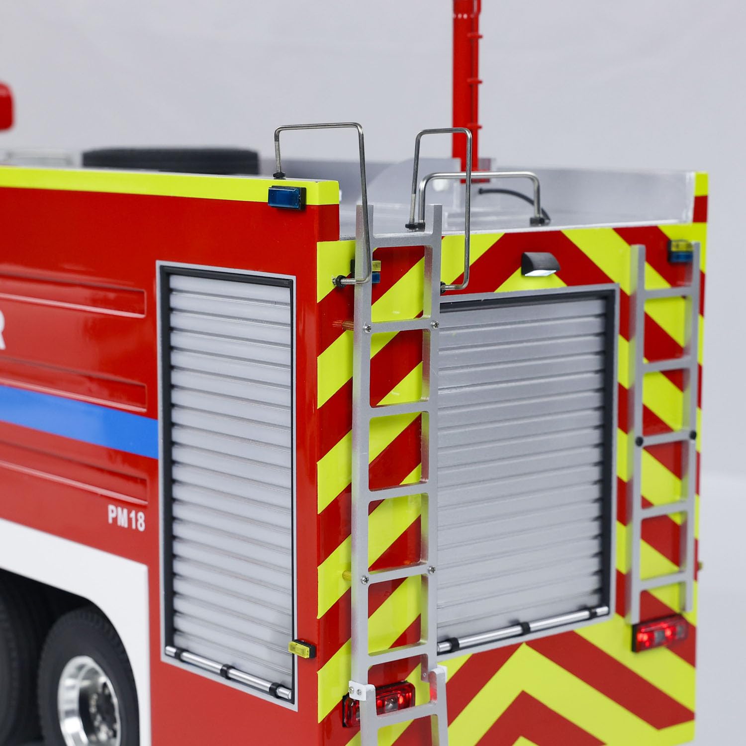 TOUCAN RC HOBBY 1/14 Camion dei pompieri radiocomandato 8X4 Rc Vigili del Fuoco Modello Luci Suoni