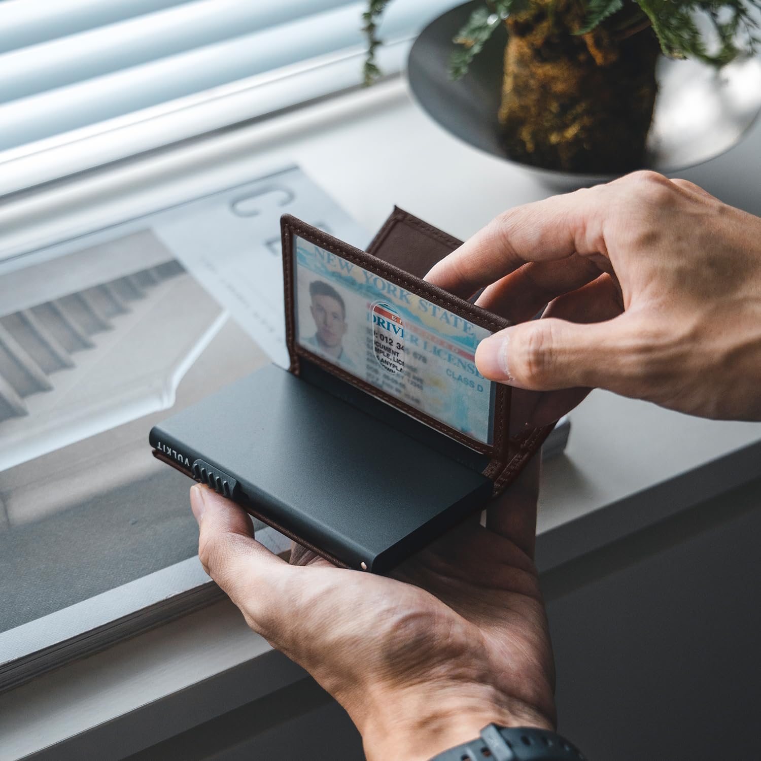 VULKIT Card Holder Wallet with Double ID Windows RFID Blocking Pop Up Wallet Minimalist Design for 12 Cards - Image 6