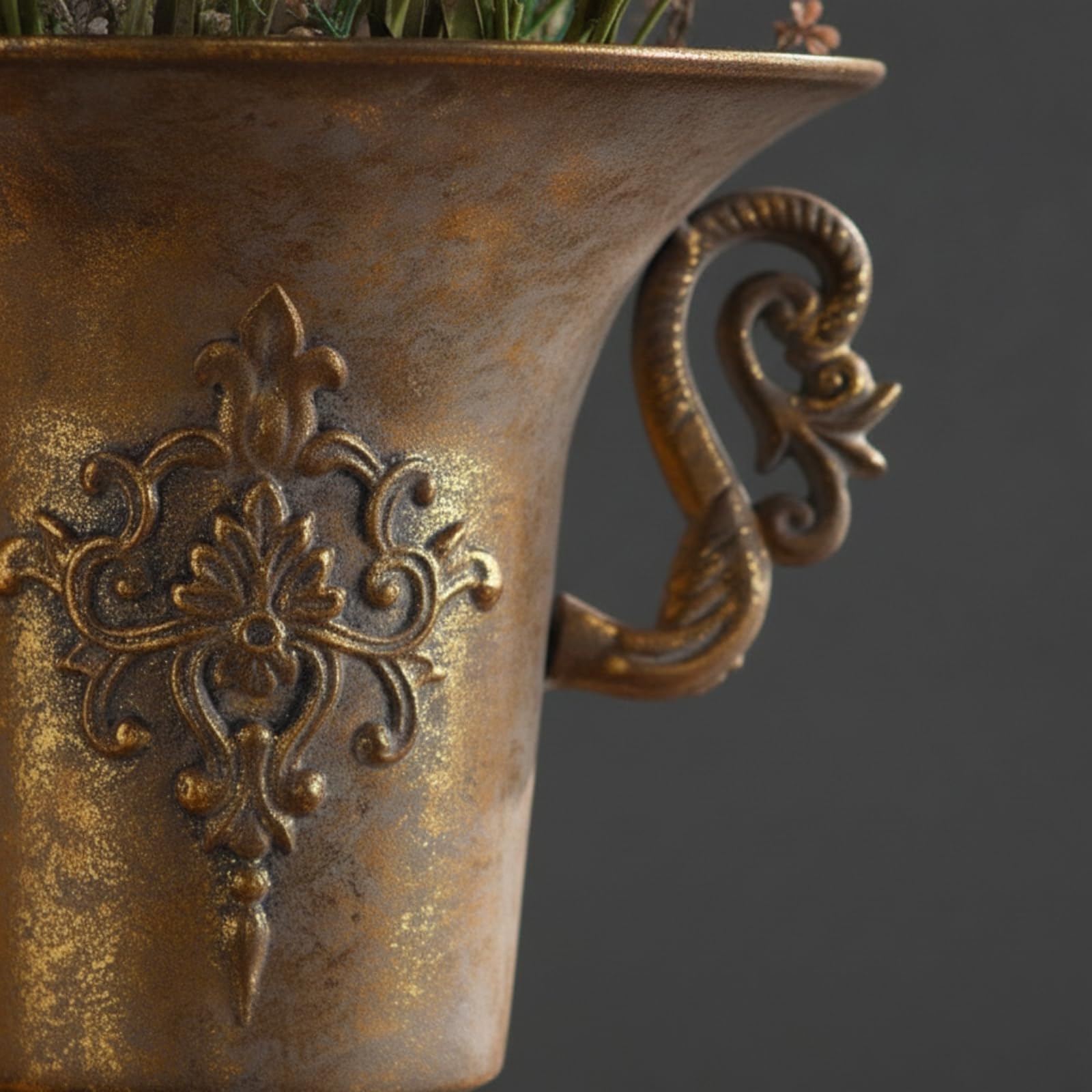 Vaso in Metallo Manici Retrò | Finitura Oro Invecchiato, Antico, Centrotavola, per Matrimonio, Organizzatori di Matrimoni, Fioristi
