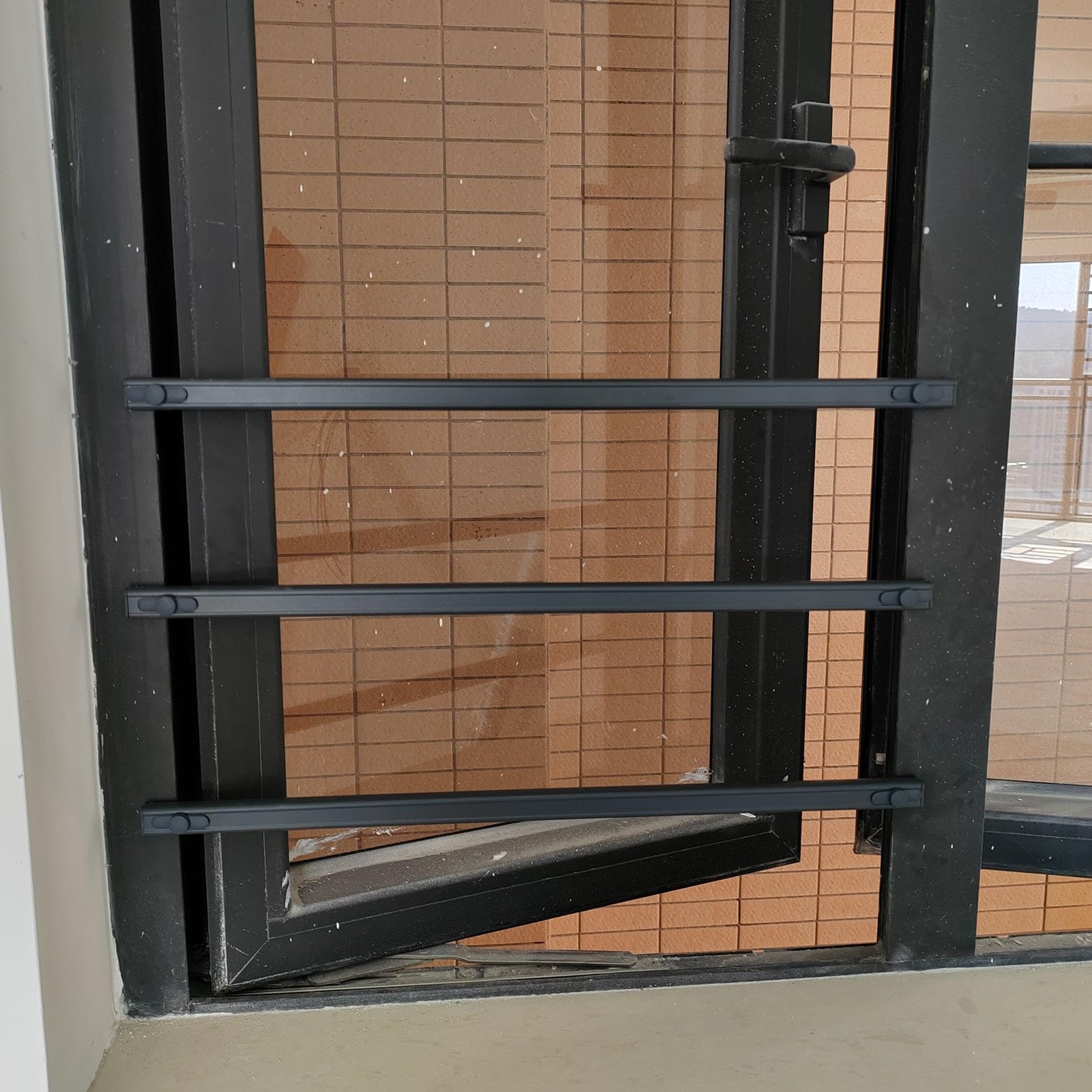 Fenstergitter Fenstersicherung für Kinder, Verhindert Stürze | Anpassbarer, Rostfreier Einbruchschutz aus Aluminiumlegierung Fenster, Leicht Demontieren(Gray,Inner Width-100cm/40")