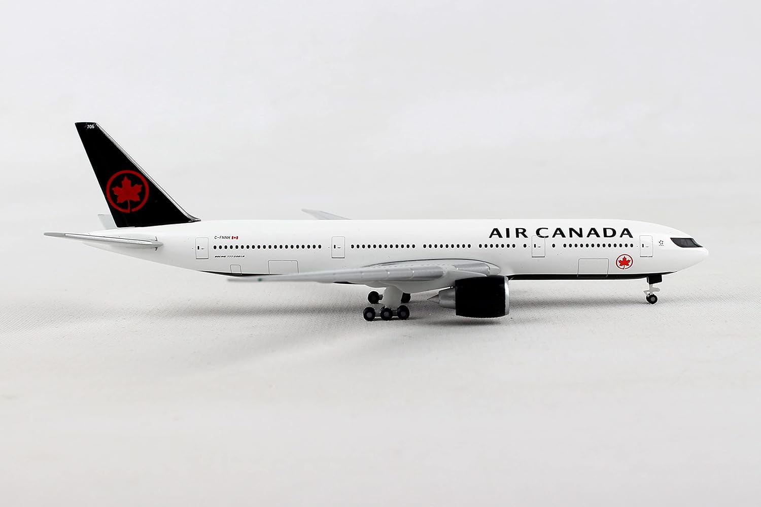 DARON Herpa Wings 531801 Air Canada Boeing 777-200LR 1/500 Scale Diecast Model : Arts, Crafts & Sewing