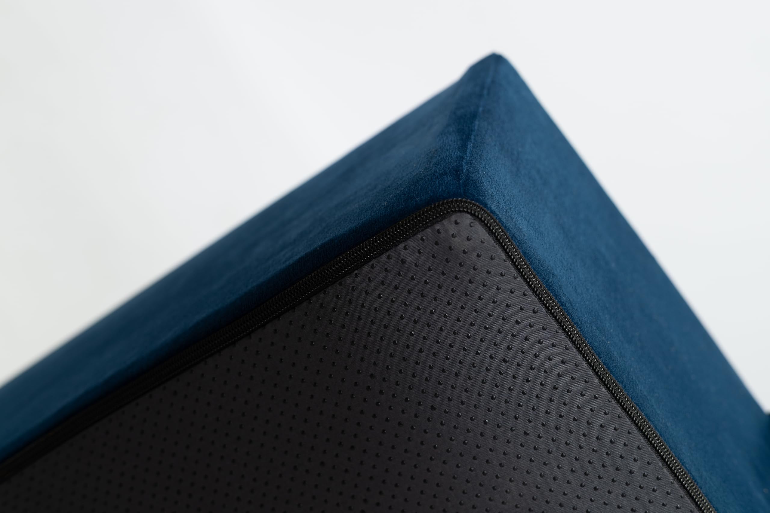 Hüpfmatte für Kinder ab 3 Jahren - 80×100×18cm - Royal Velvet - Marineblau | Easy Clean, rutschfeste Unterseite, Federn + T30/150-Schaumstoff, abnehmbarer Bezug, Spielmatratze