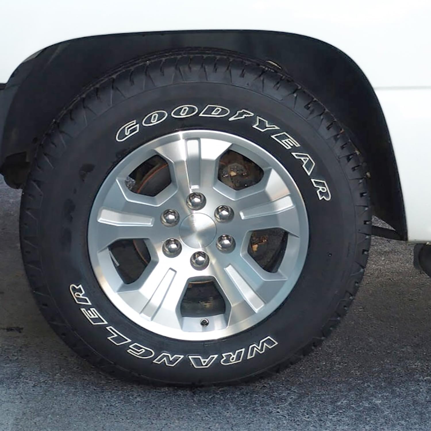 Goodyear ( WRANGLER SR-A) 225-70-15 Radial Tire