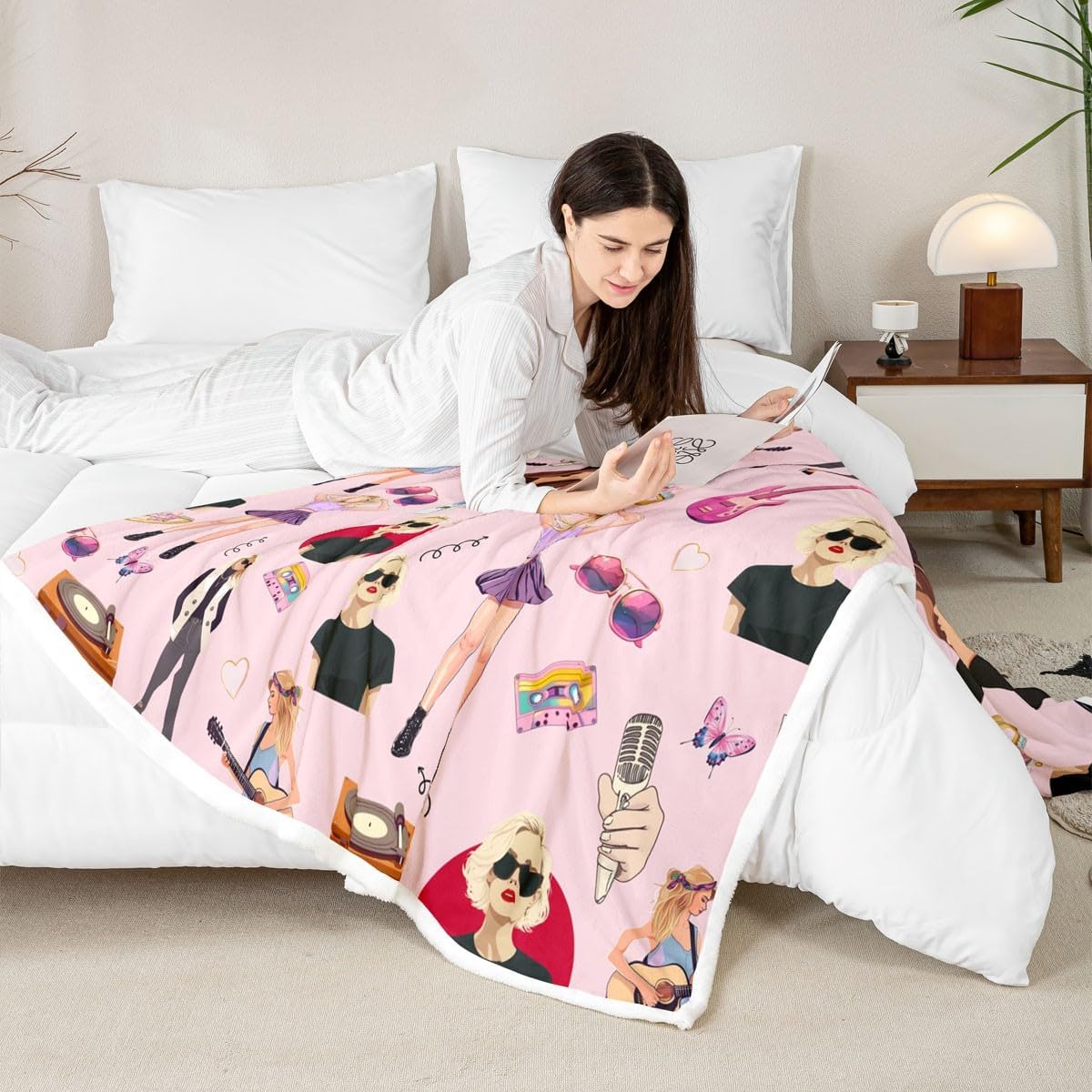 jejeloiu Music Sherpa Blanket 40"x50" Girls Singer Flannal Blanket Gifts Women Music Lovers Guitar Fleece Throw Blanket Coworker Sister Friends Plush Fuzzy for Bed Sofa Travel Pink
