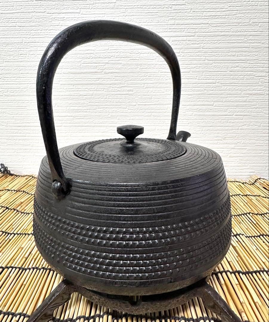 新品、供箱、栞付　砺波商店造　桜皮寸胴１０型　ＩＨ機器対応品　はる様　売約済み 栞付 砺波商店造 桜皮寸胴10型 IH機器対応品 南部鉄瓶 南部鉄器 供