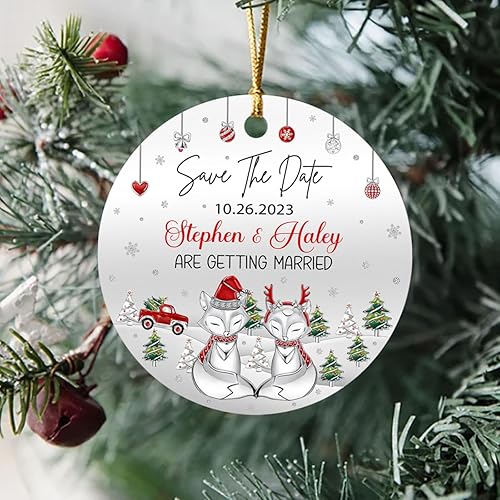 Miniatura 4 de Adorno de regalo para Navidad 2023, compromiso de boda casada, adorno personalizado para guardar la fecha para parejas casadas, nombres