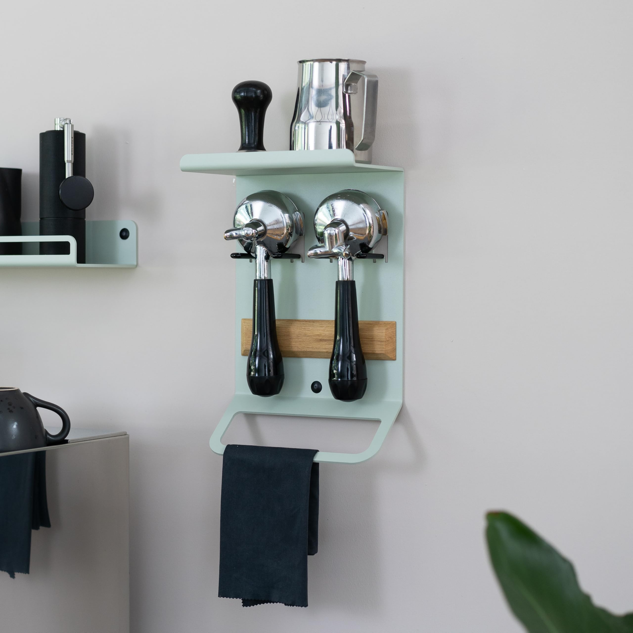 FLATE® Barista Rack Mini: Kompaktes Wandregal für Barista Zubehör mit Siebträgerhalter (Orange)