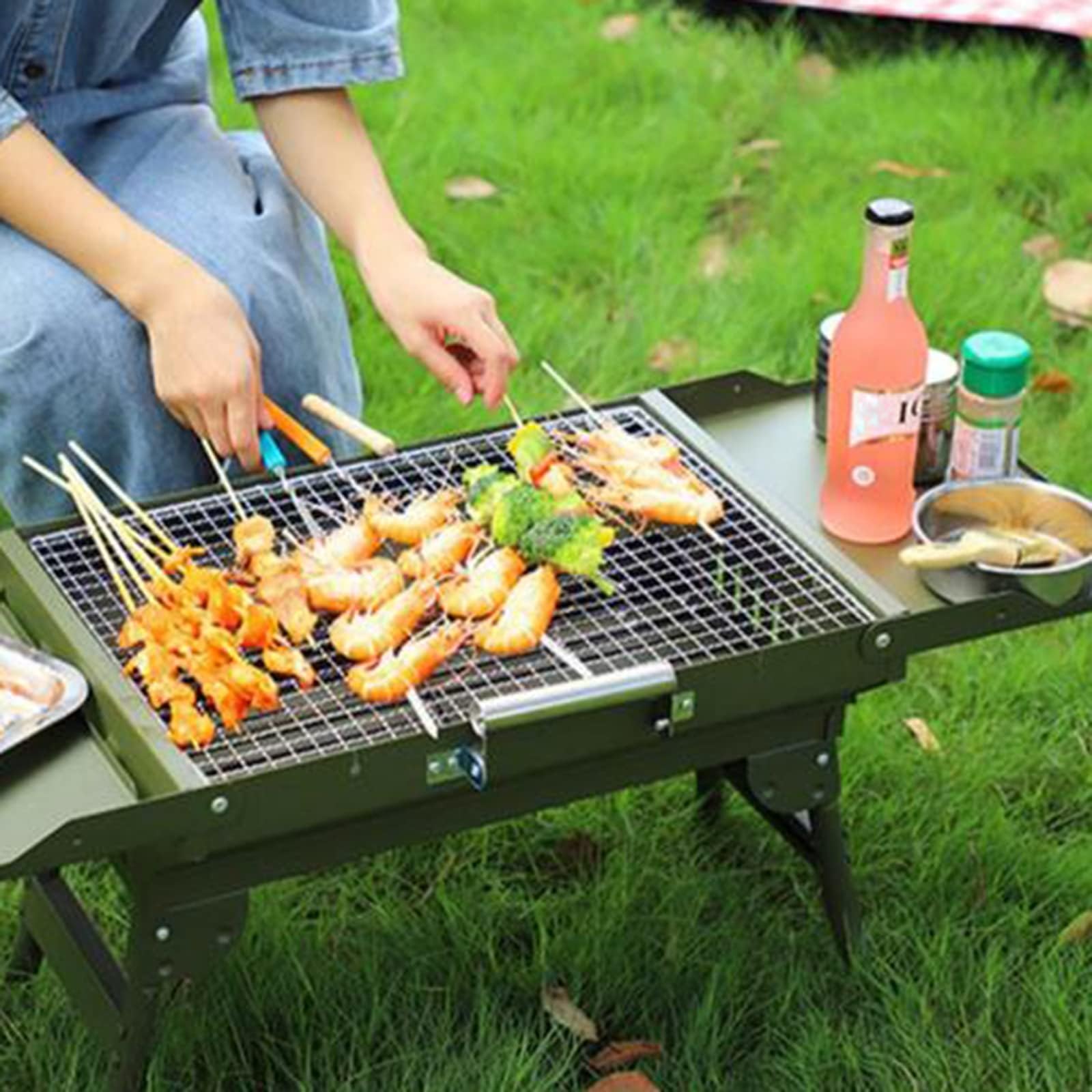 Przenośny grill na węgiel drzewny i wędzarnia, składany grill stołowy z termometrem, łatwa do czyszczenia, konstrukcja na kemping, do ogrodu, na podwórko i do gotowania na świeżym powietrzu