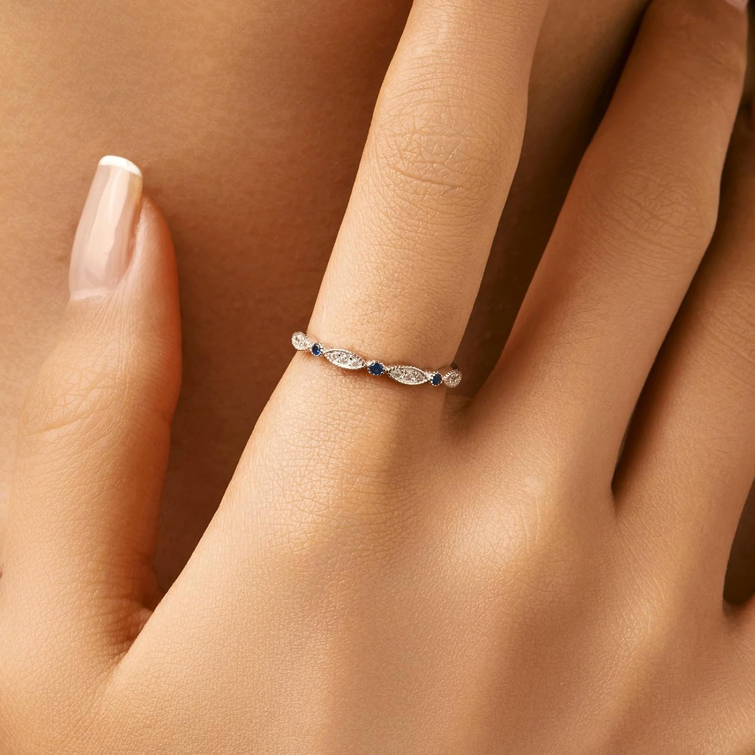 Daesar 14K White Gold Promise Rings for Women, Anniversary Wedding Ring Women Delicate Stackable Wave Design with Round Sapphire and Moissanite White Gold